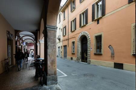 Red Appartamento Immerso Tra Le Mura Bolognesi Exteriör bild